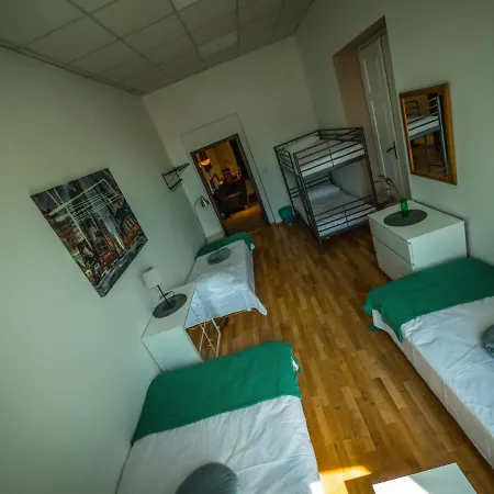 Pod Baszta Хостел *