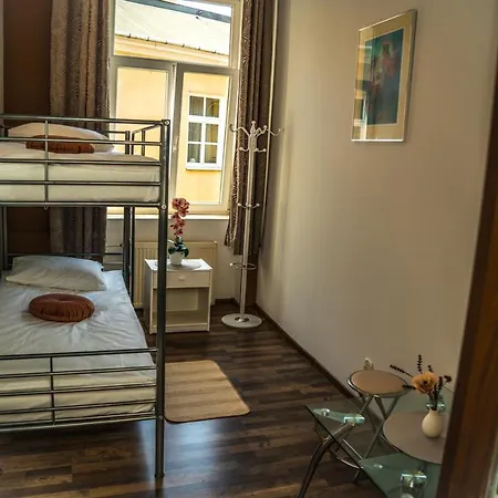 بيت شباب Pod Baszta